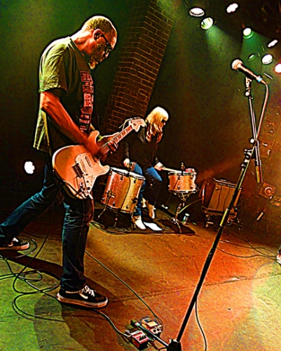 z24670bassiste+fille.jpg